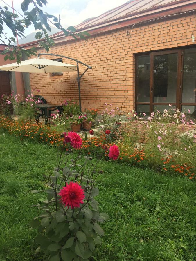 Story Guesthouse Kazbegi Bagian luar foto